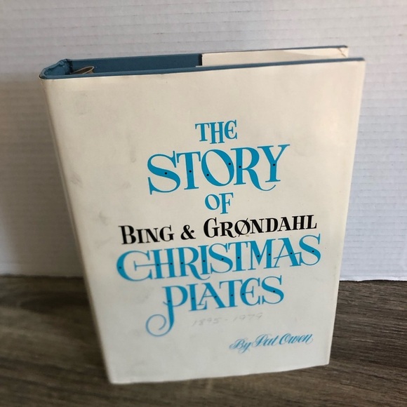 The Story of Bing & Grøndahl Christmas Plates Book - Picture 1 of 14